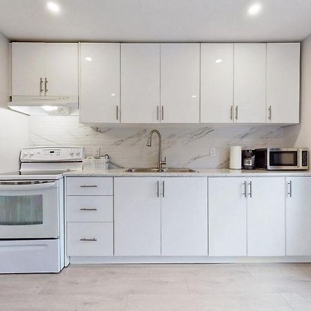 Three Bedroom In Hamilton Exterior photo