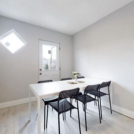 Three Bedroom In Hamilton Exterior photo