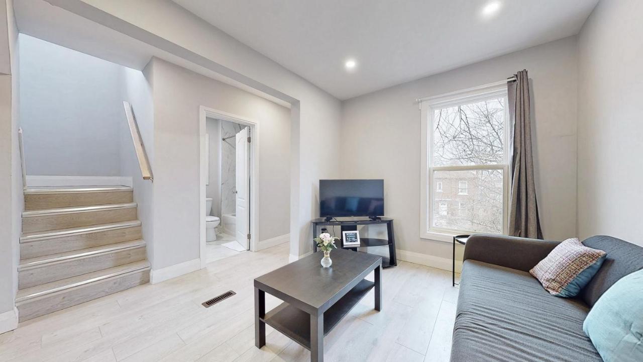 Three Bedroom In Hamilton Exterior photo