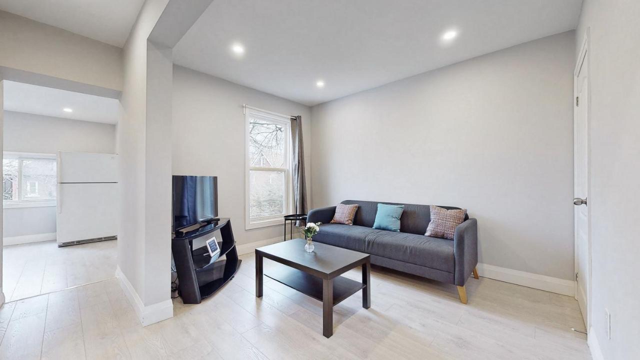 Three Bedroom In Hamilton Exterior photo