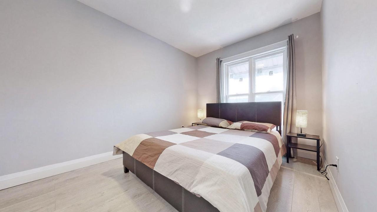 Three Bedroom In Hamilton Exterior photo